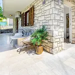 Апартаменты Sea Breeze