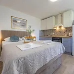 Апартаменты Sea Breeze Драмаль
